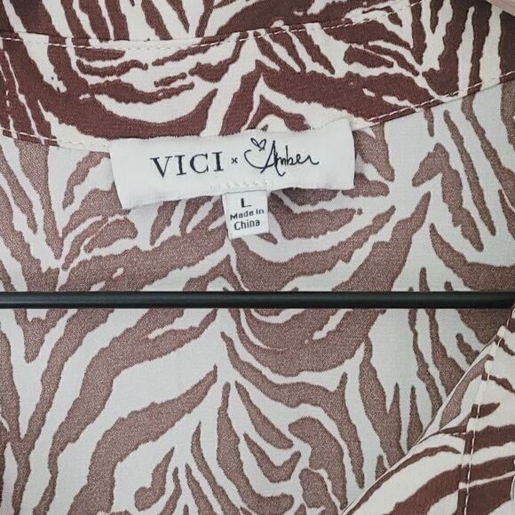 Vici x Amber Animal Print Button Down Tunic Top in Brown & White Size Large - Picture 4 of 5